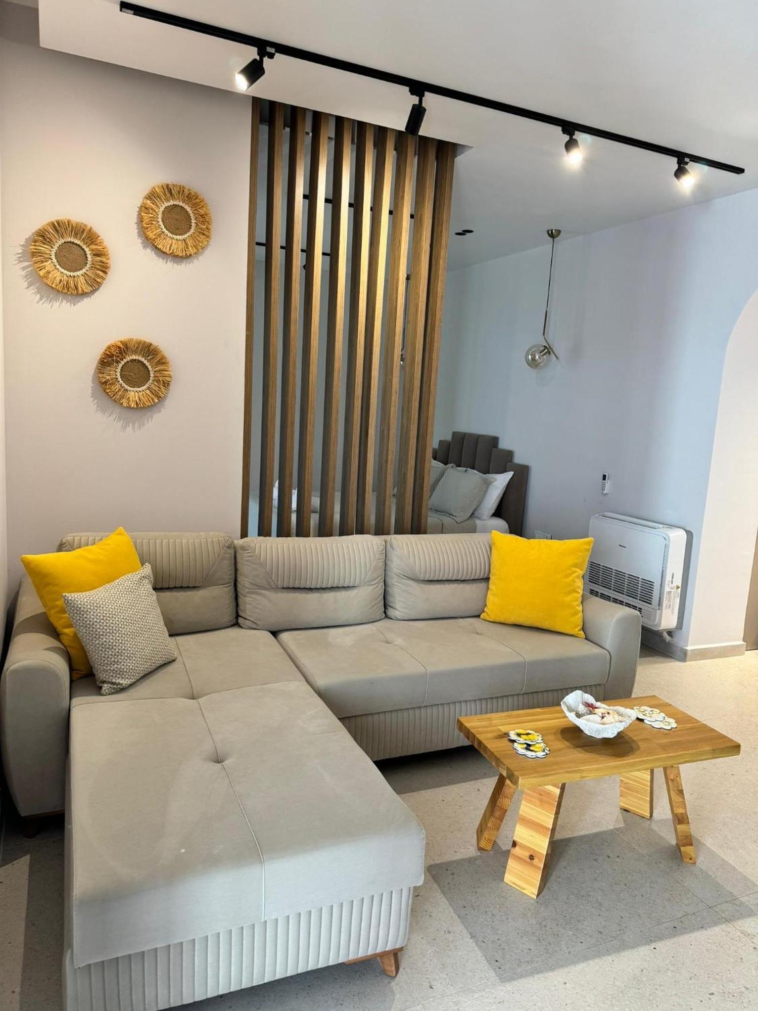 Seahana Apartment Himare Exterior photo